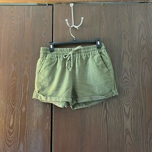 Love Tree pull-on forest green linen blend shorts. Size Large.